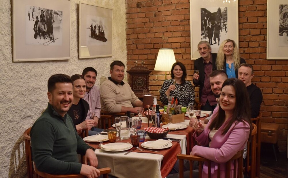 Cabernet sauvignon Iločkih podruma poslužen uz teleće fileke i grilano povrće u Zagrebu.
