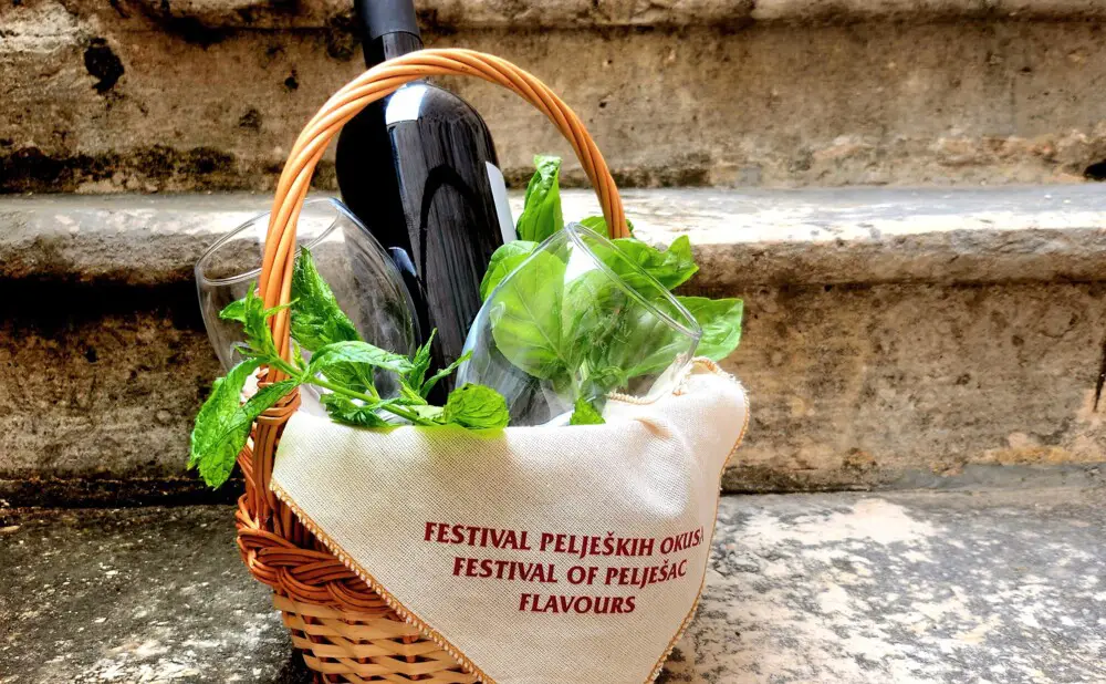 Pelješac specialities and wines served during the Festival of Pelješac Flavours on the Pelješac peninsula.
