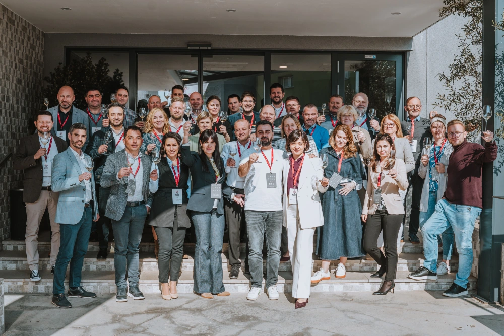 Motovunska vinarija Tomaz slavi osvajanje maksimalnih 100 bodova za vino Teran Superior 2021.