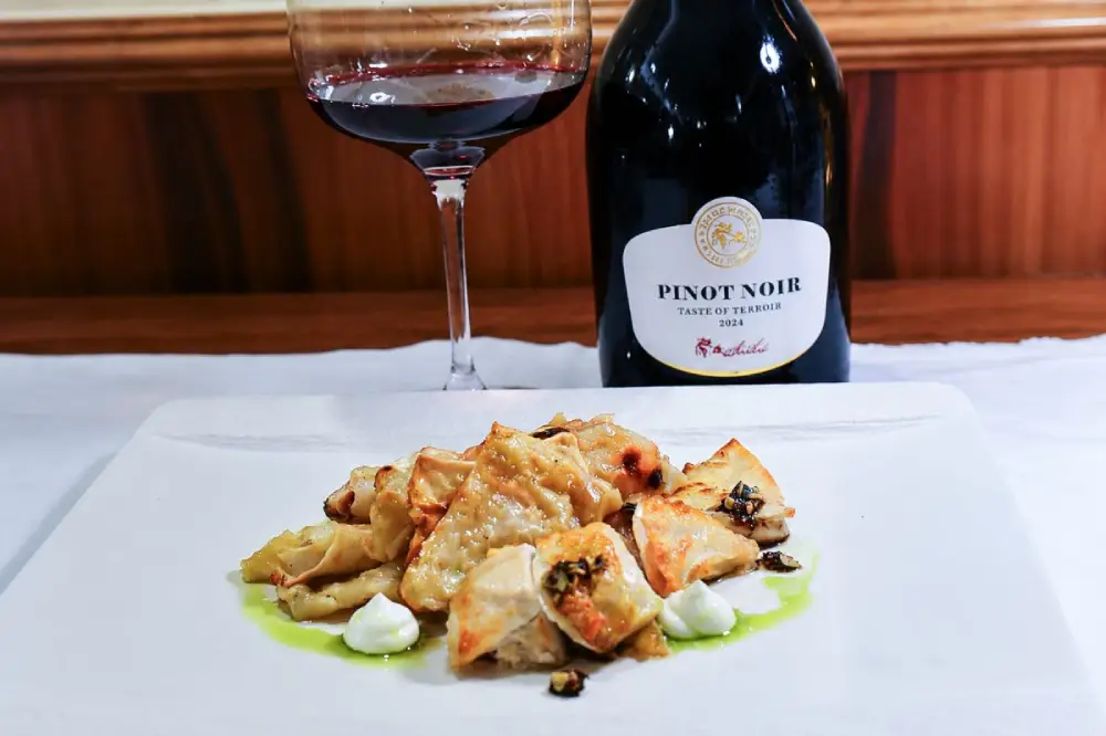 Šoškić Pinot noir with cockerel and mlinci