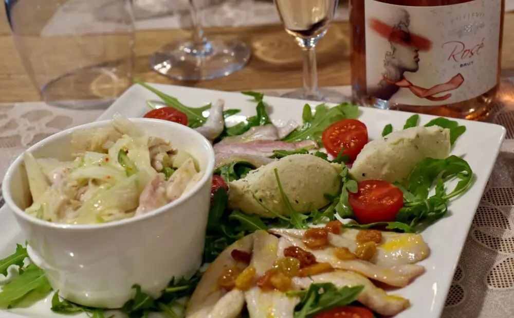 A trio of cold fish starters was served with the Rosé Premium brut sparkling wine from the Kutjevo winery.