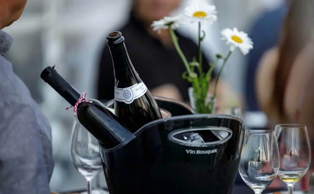 The judging of wines and the choice of the most beautiful bottle will culminate in an exhibition and awards in June.