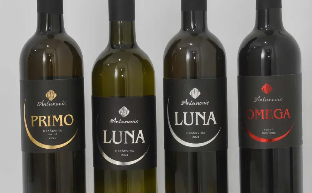 Tomislav Antunovic presents Lika and Kutjevo wines at a wine event in Zagreb.